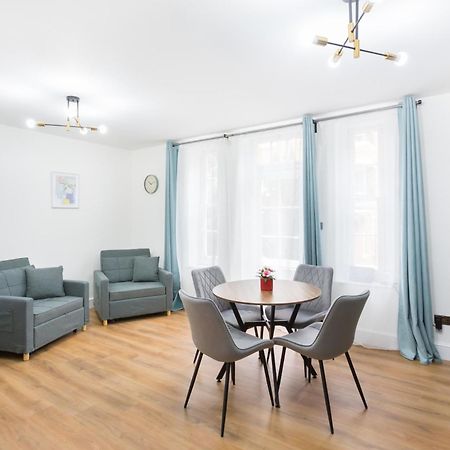 City Centre One Bedroom Apartment Next To Station, Newly Renovated Londra Esterno foto